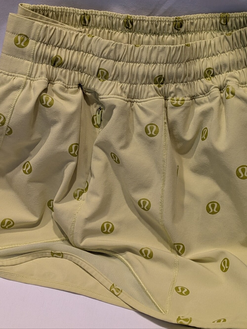 lululemon athletica Women's s Light Yellow Logo Print Shorts, EUC!